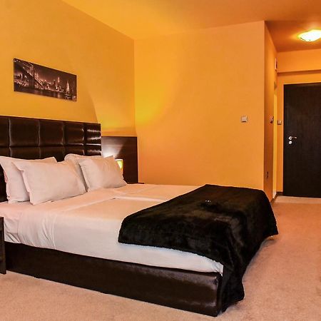 Central Guest Rooms Azenograd Kültér fotó