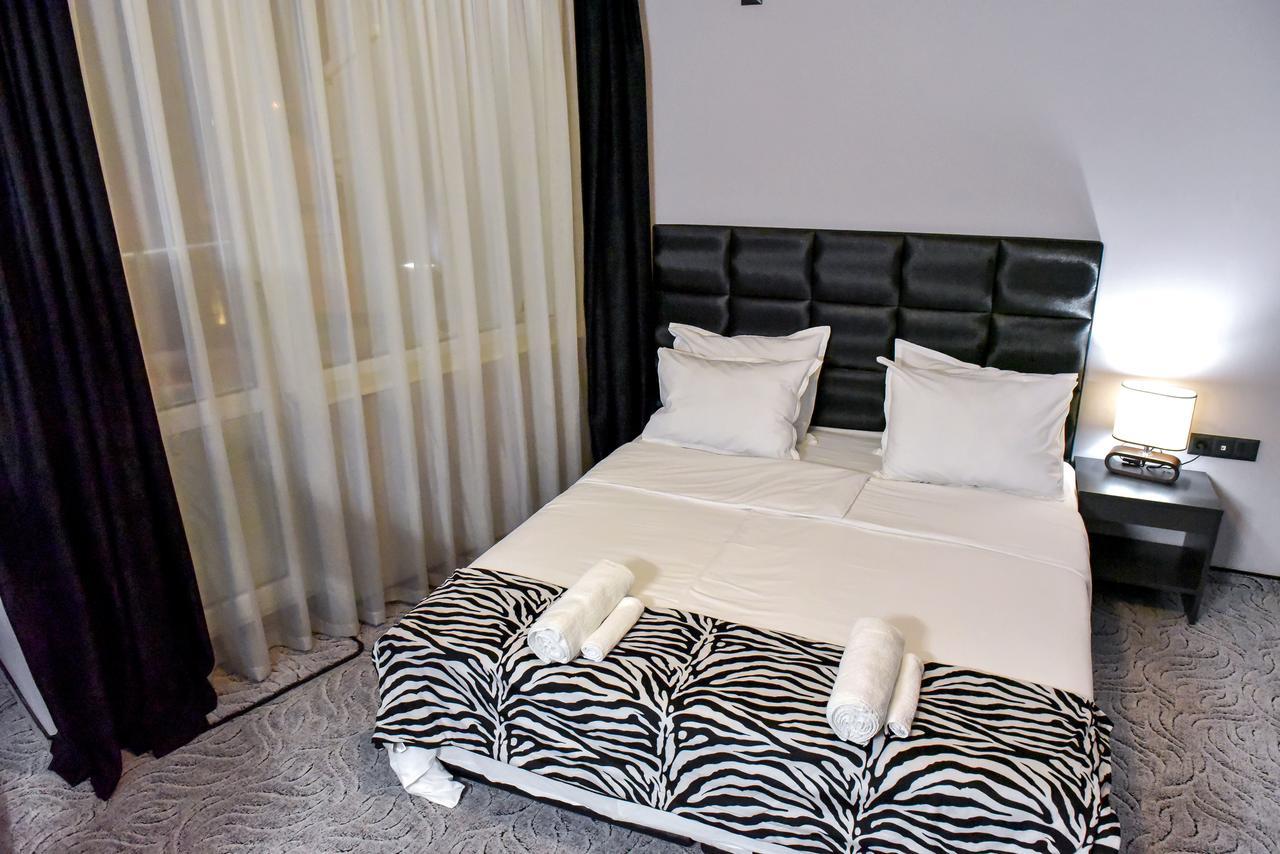 Central Guest Rooms Azenograd Kültér fotó