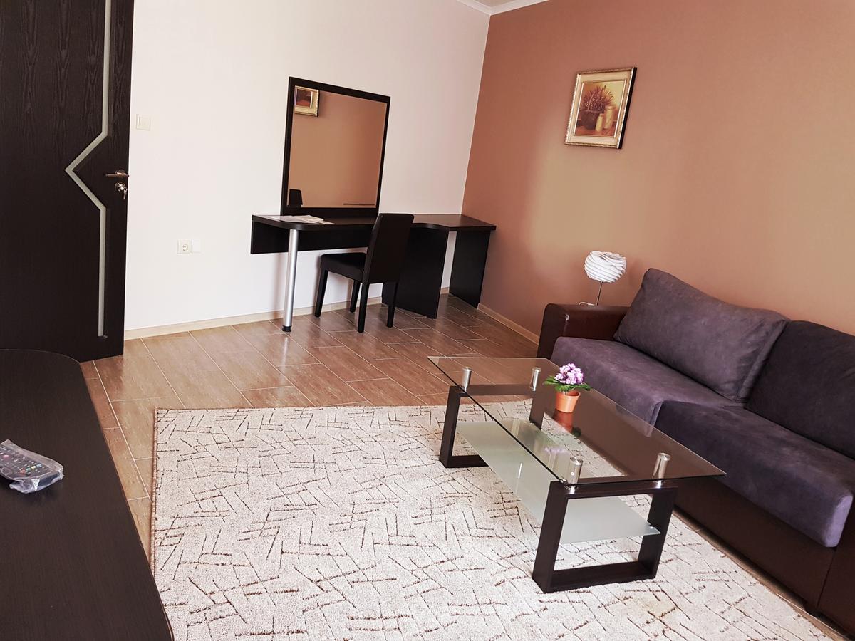 Central Guest Rooms Azenograd Kültér fotó