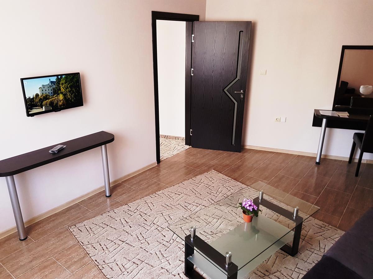 Central Guest Rooms Azenograd Kültér fotó