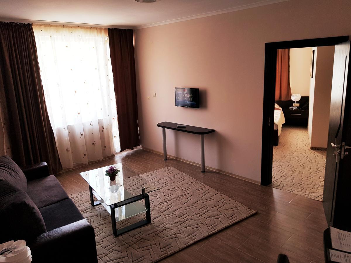 Central Guest Rooms Azenograd Kültér fotó