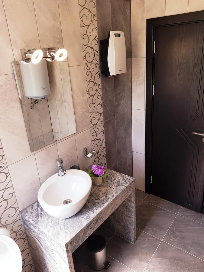 Central Guest Rooms Azenograd Kültér fotó
